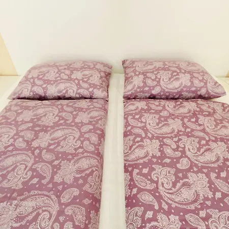 Pink Rose Boutiques בית הארחה